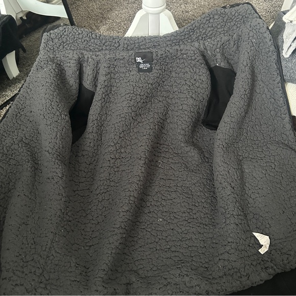 Y2K “DC” Black Embroidered Graphic Sherpa Lined Zip-up Hoodie Jacket - Picture 5 of 8